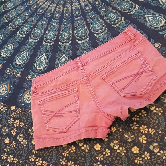 Size 5 cut off rip shorts By Aeropostale - Picture 5 of 13